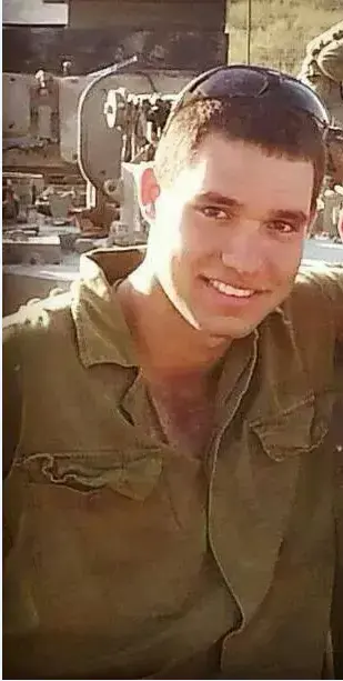 סמל-ראשון גל בסון