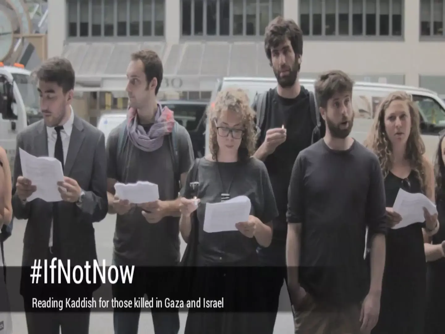 החדשות בדקה: יהודים בארה"ב הקריאו קדיש על הרוגי עזה