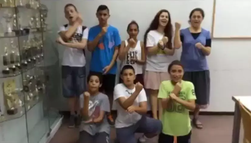 מרגש: ילדים חירשים מודים לצה"ל בשפת הסימנים