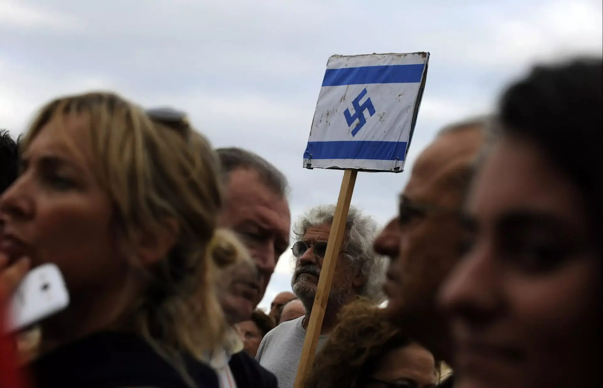 להילחם באנטישמיות הוויראלית