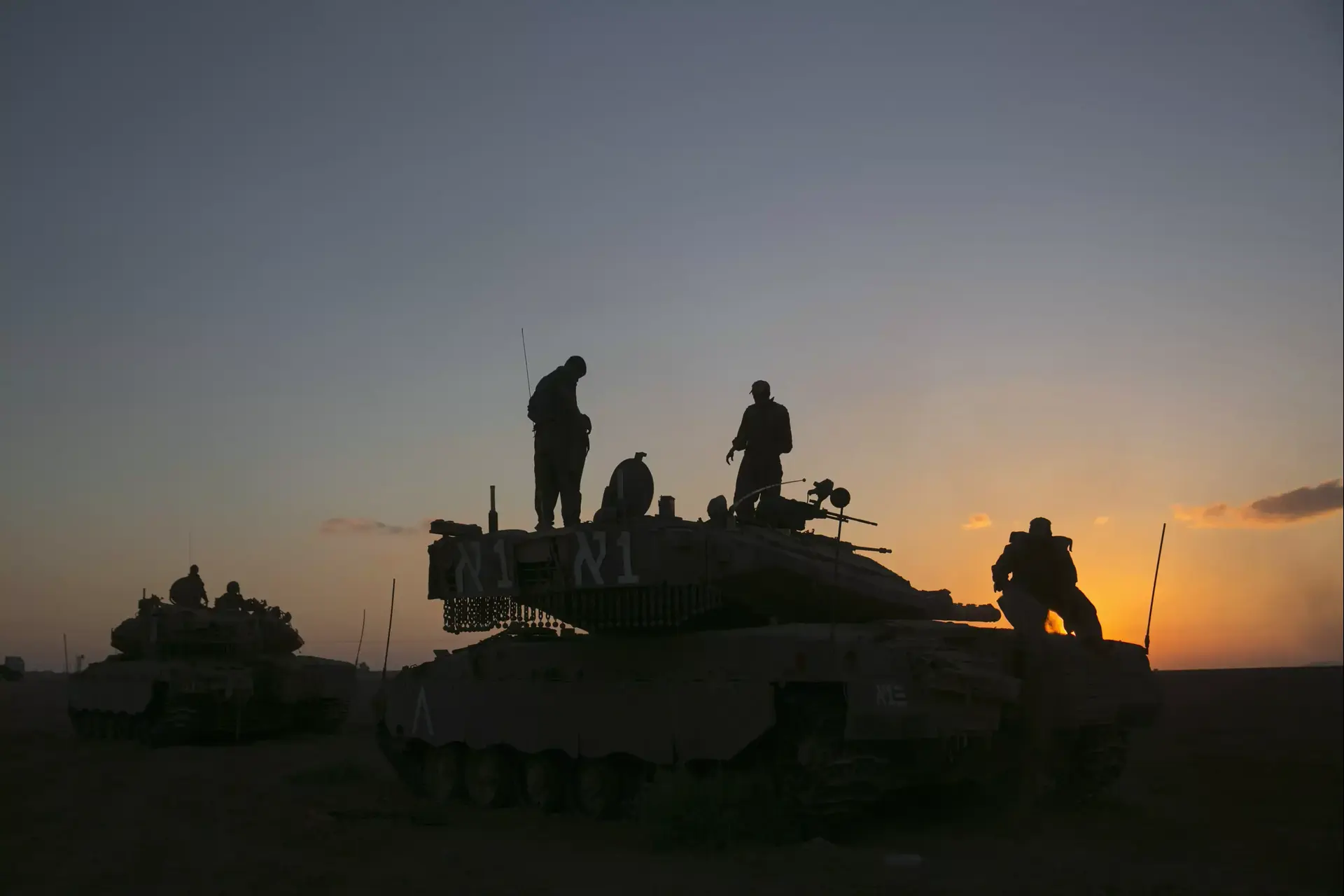 שקיעה מעל צוק איתן