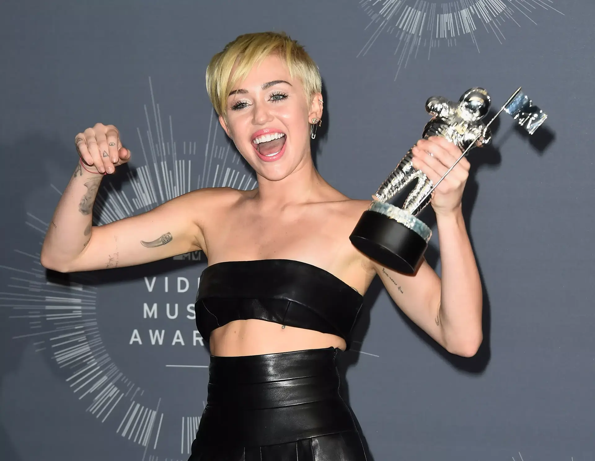 VMA 2014: מיילי סיירוס זכתה בקליפ השנה