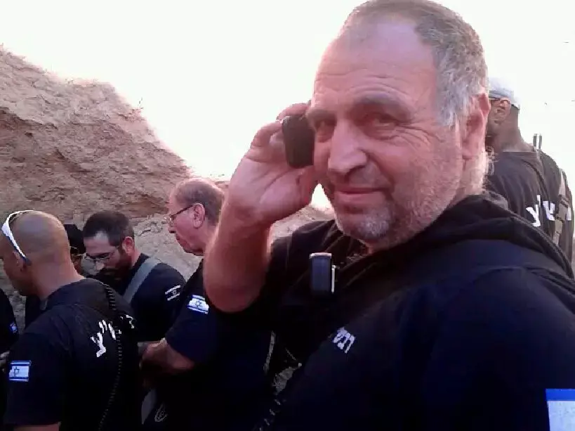 זאב (זאביק) עציון