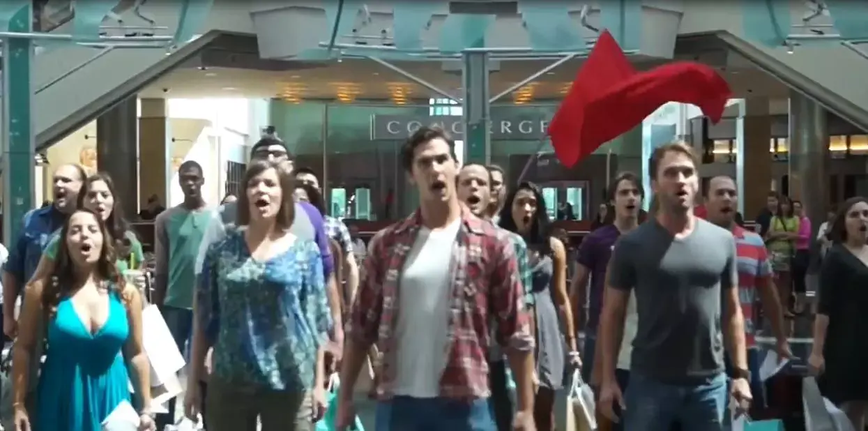 החדשות בדקה | הקונים הופתעו: מחזמר באמצע הקניון