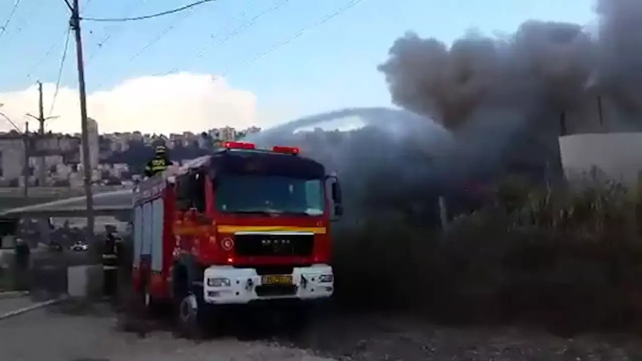 שריפה בחוף בחיפה גרמה לזיהום אוויר; עסקים פונו