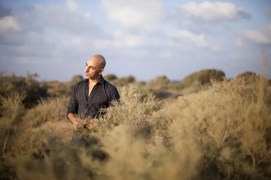 האזינו ל"חרטות יקרות" של אלי סורני