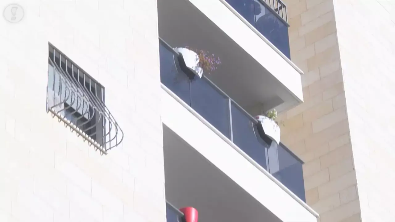 בן ארבע נפל אל מותו מחלון הקומה השביעית ברמלה