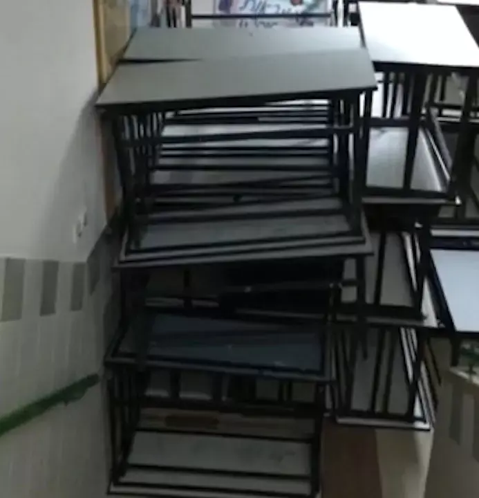 בית ספר המריבה בבית שמש: במקום חומה - מחסום משולחנות