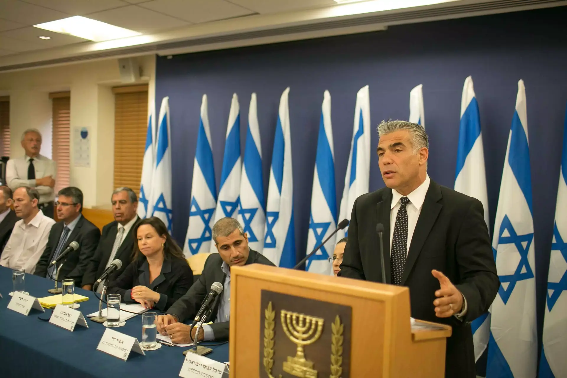 הפריפריה נגד לפיד: "הקיצוץ בהטבות המס - שערורייה"