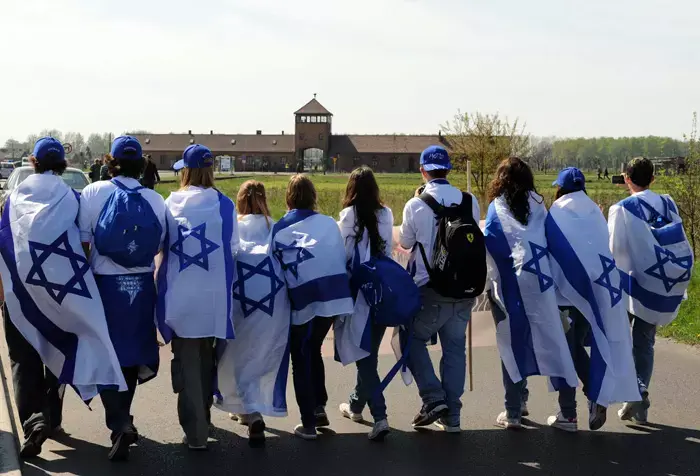 להעביר את לקחי השואה לדורות הבאים
