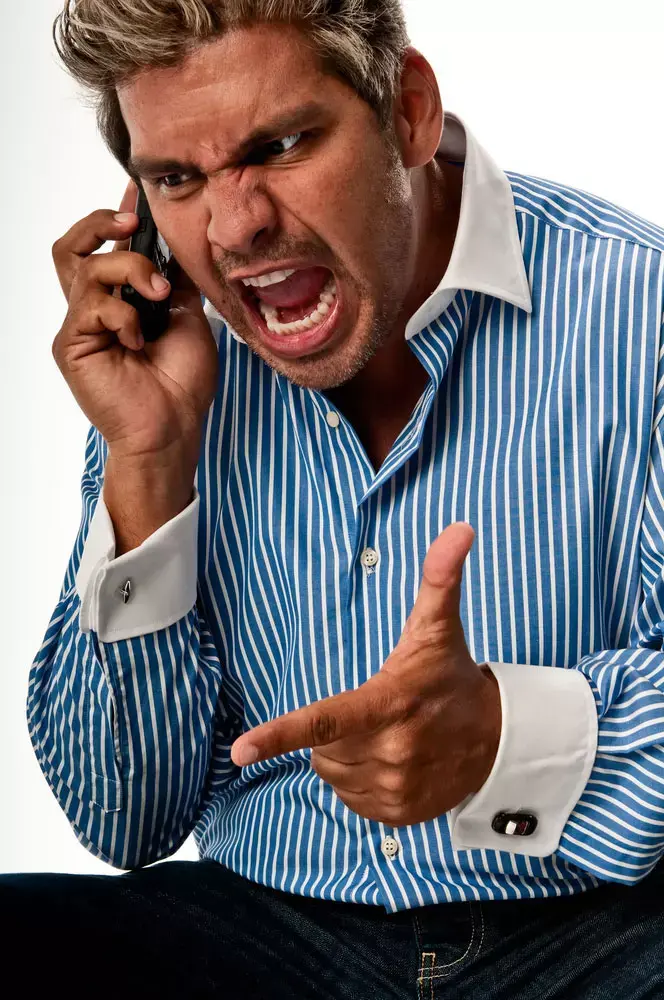 החדשות בדקה | הסערה החדשה? "אייפון 6 תולש שיער"