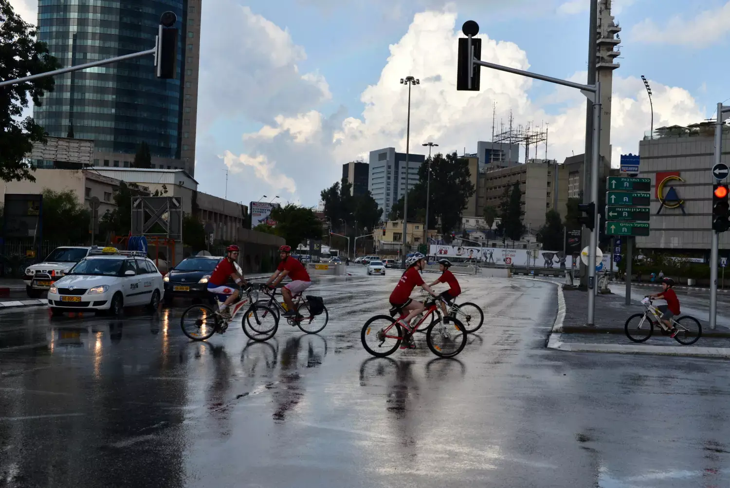 קר, גשום ורועם: ערב חג שמחת תורה סוער