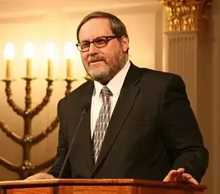 6 וחצי שנות מאסר נגזרו על רב אמריקני שהציץ לנשים במקווה