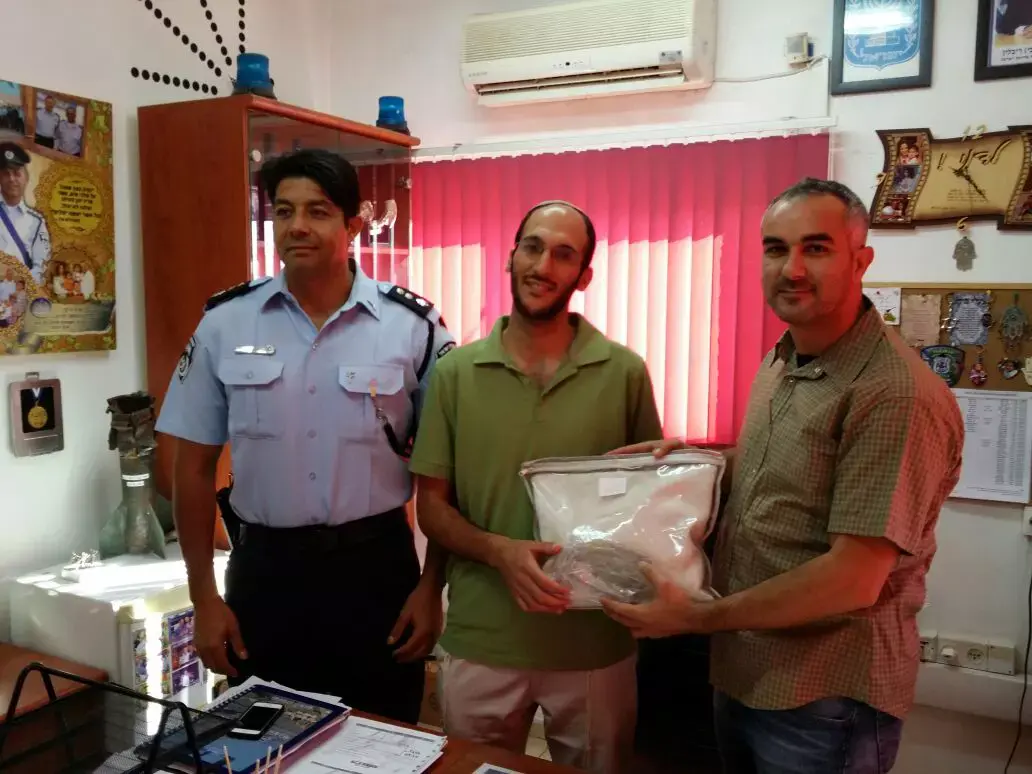 בתום מבצע מודיעיני: סט תפילין יקר ערך הושב לרב באילת