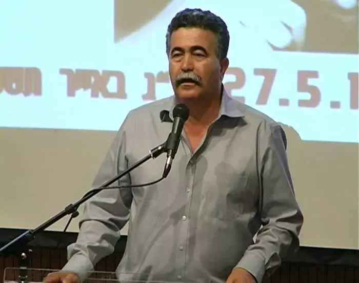 השר עמיר פרץ מתפטר: תחילת הסוף של ממשלת נתניהו?