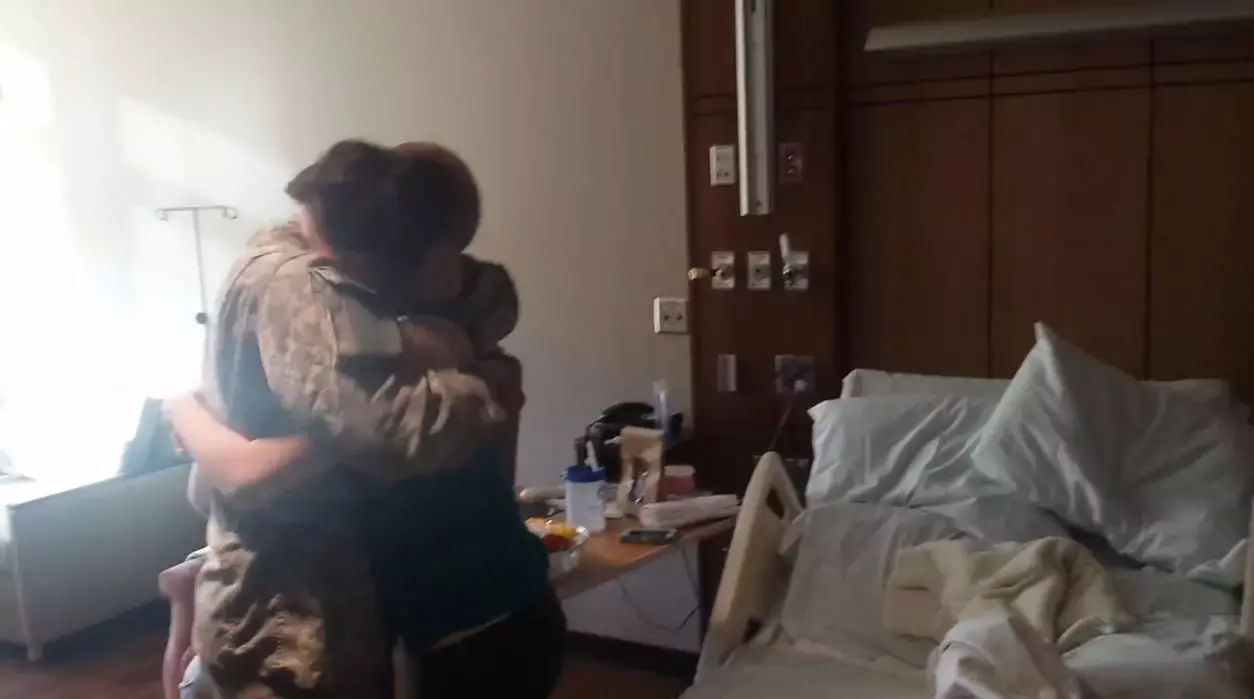 החדשות בדקה: צפו בהפתעה המרגשת של החייל לבתו הטרייה