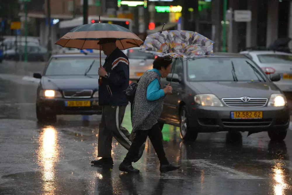 גנרל חורף הגיע: תל אביב שיאנית הגשם; מחר - שלג בחרמון