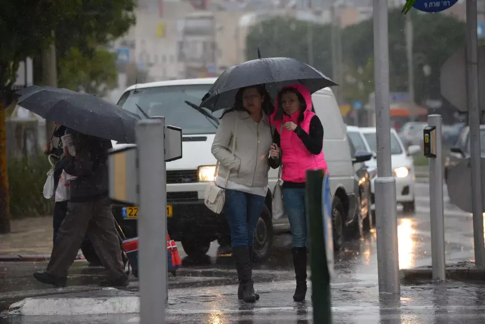 ימים גשומים בפתח; שלג ראשון ירד בפסגות החרמון