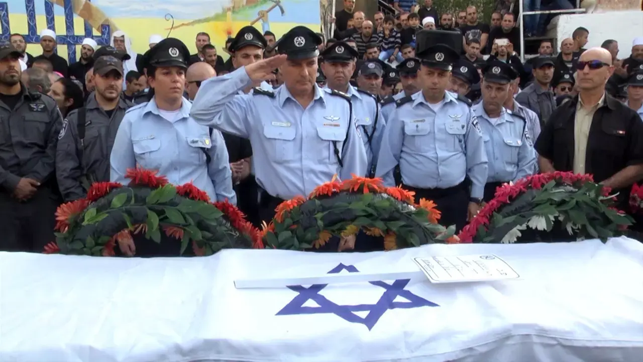 "איבדנו נשמה": אלפים השתתפו בהלוויית השוטר הדרוזי