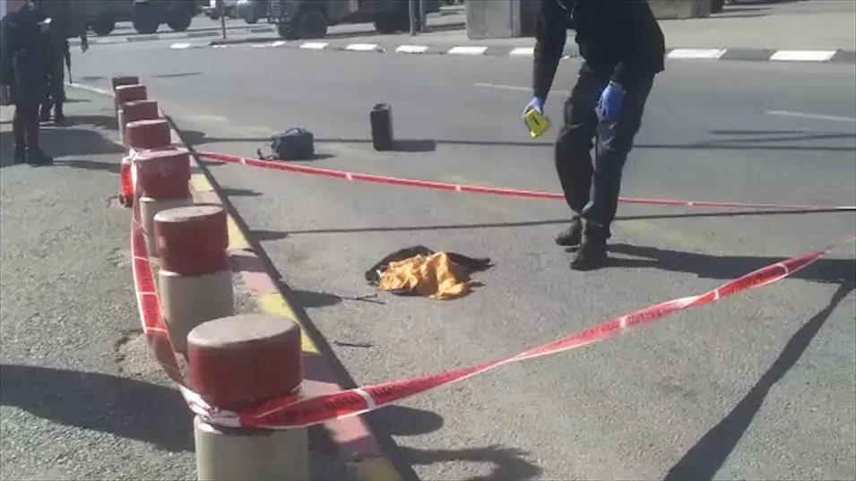 פיגוע דקירה בגוש עציון: אזרח נפצע קל, המחבלת נורתה