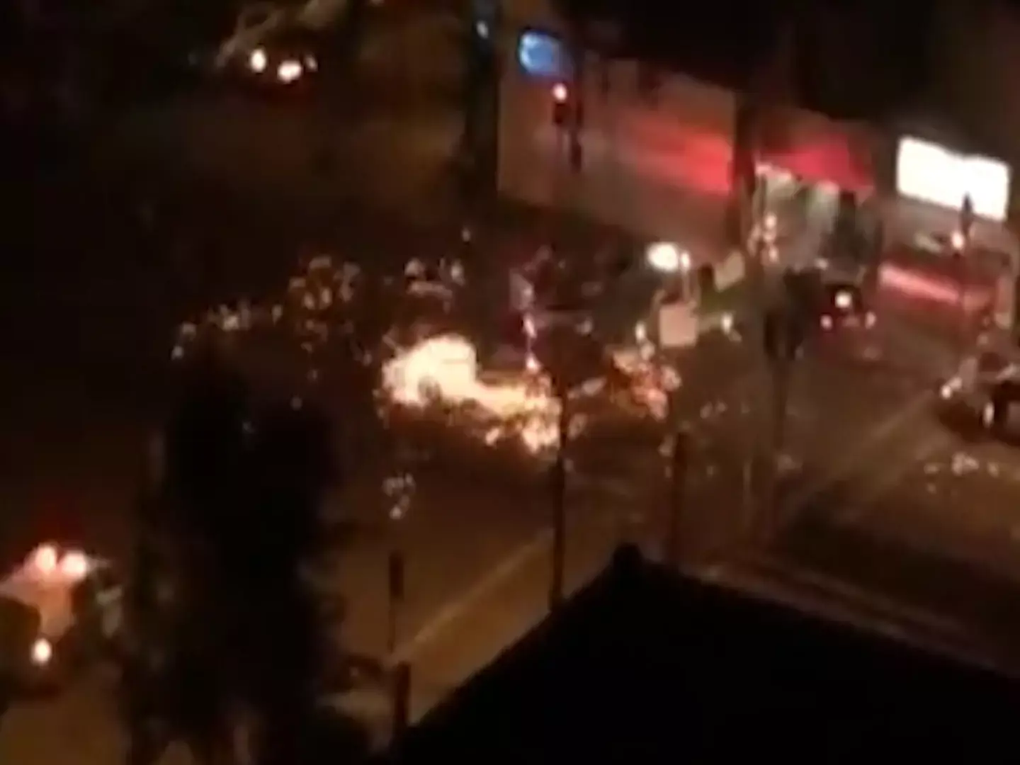 החדשות בדקה | תיעוד: מסוק התנגש בכבאית - והתפוצץ