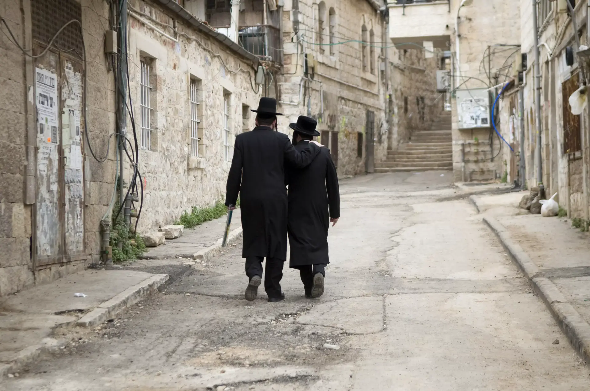 3 חרדים נעצרו בחשד שתקפו חילוני שרץ ללא חולצה בירושלים