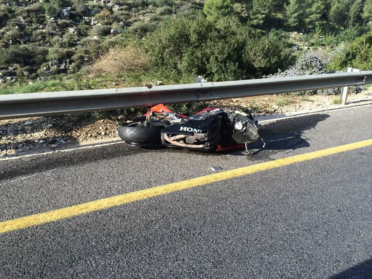רוכב אופנוע החליק ונהרג ליד ערד, אחר נפצע ליד אשקלון