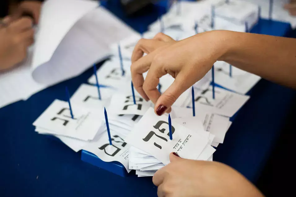 ללכת להצביע? עדיף כבר ללכת לים
