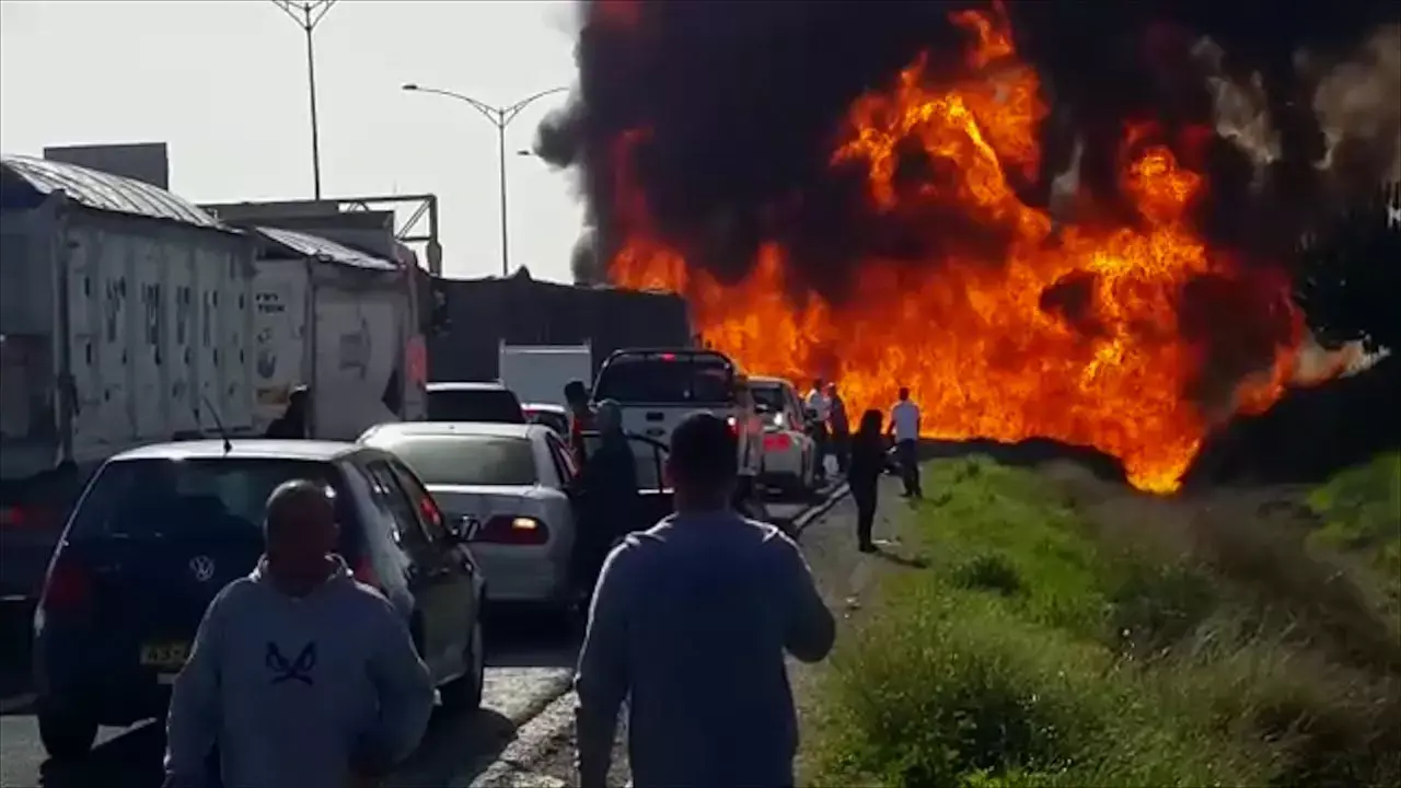 מכלית התפוצצה ליד בן שמן: אדם נהרג, כביש 1 ו-6 נחסמו