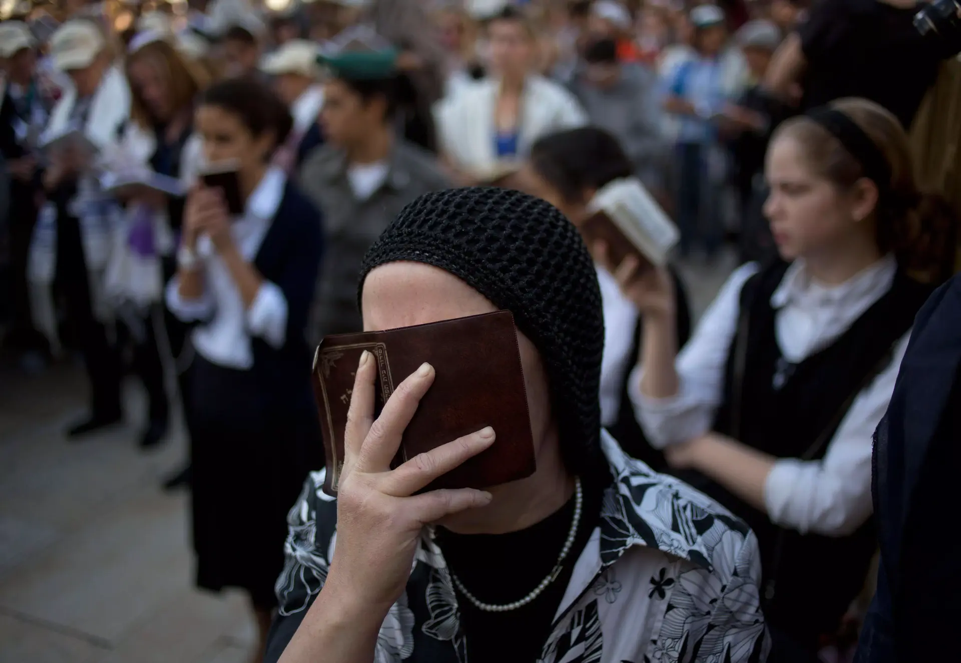 בריטניה: "האיסור על נהיגת נשים בחסידות בעלז לא מקובל"
