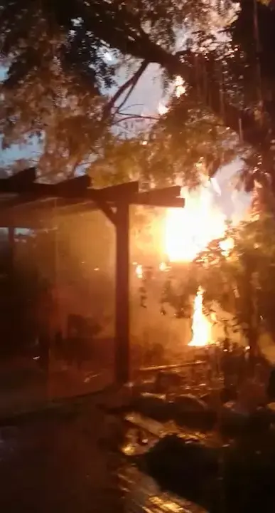 נזקי מזג האוויר: שריפה מברק בדרום, שיטפונות בים המלח