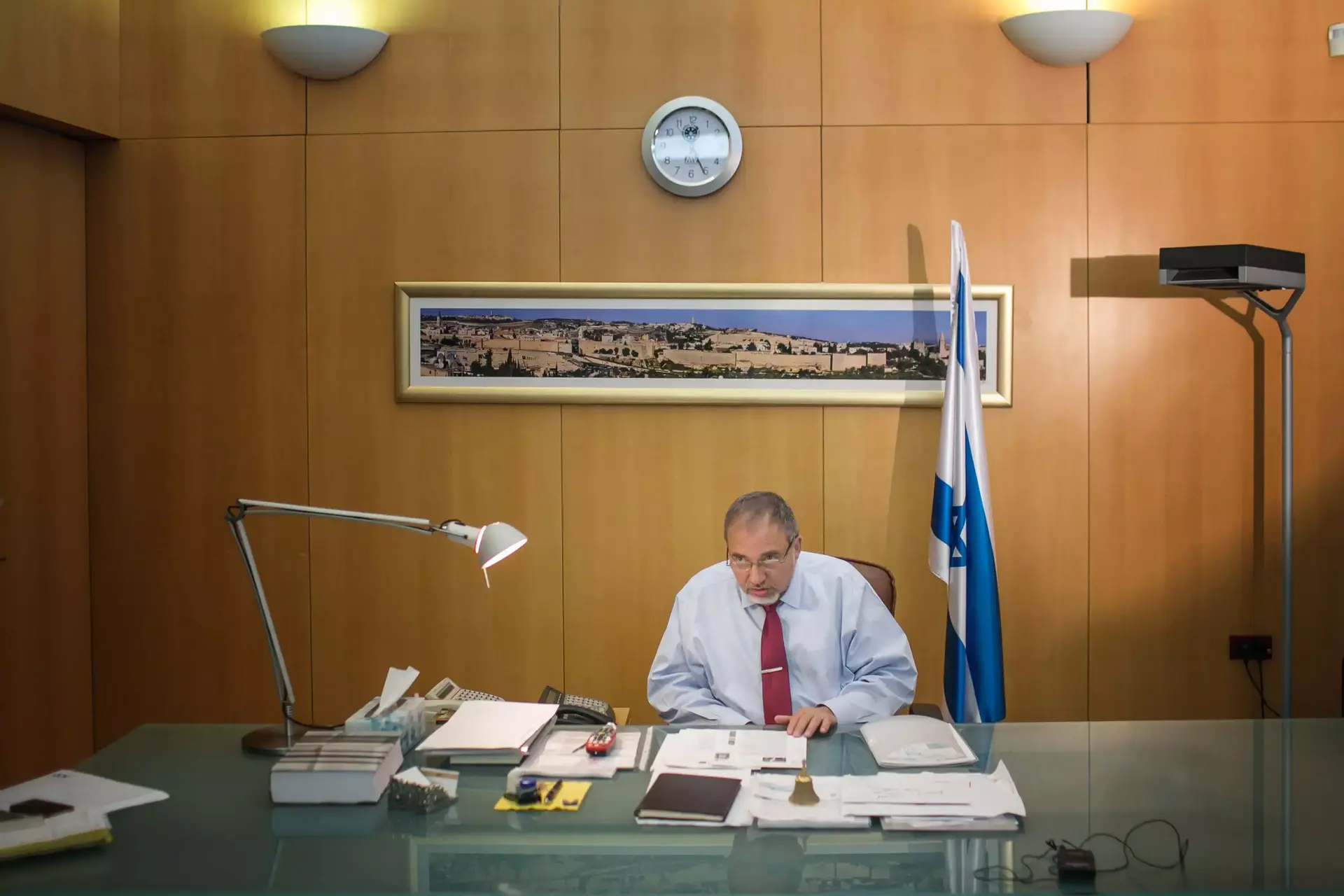 ליברמן: "המשטרה רוצה לשמור את החקירה בתודעה הציבורית"