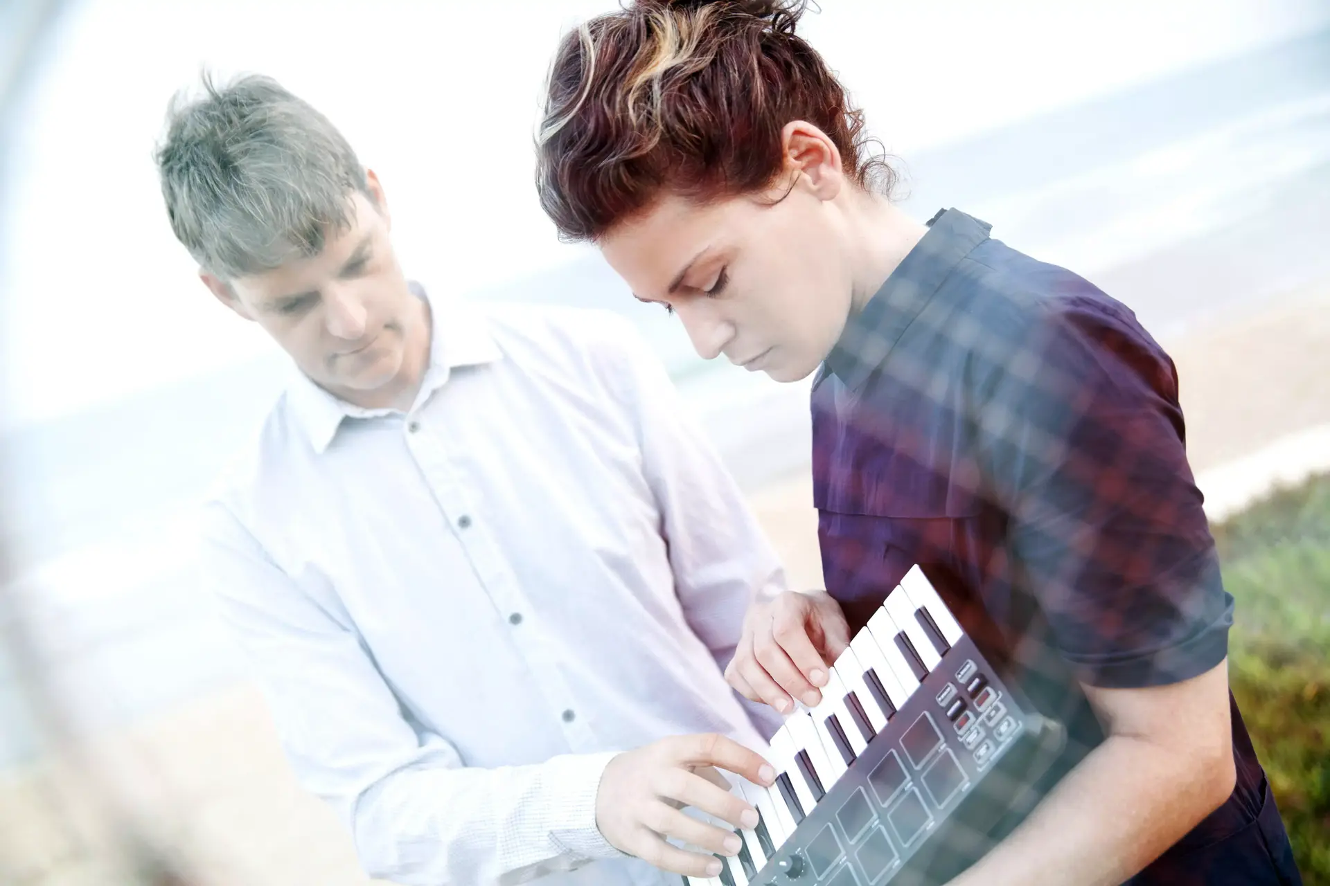האזינו לאי.פי המלא של קרני פוסטל ורועי ירקוני