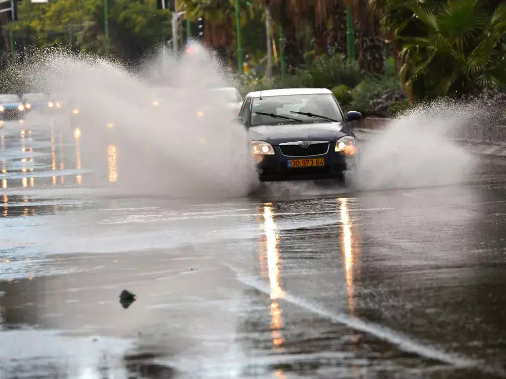 רכבי 4X4, שקיות חימום ומלח: ישראל נערכת לסופה הגדולה