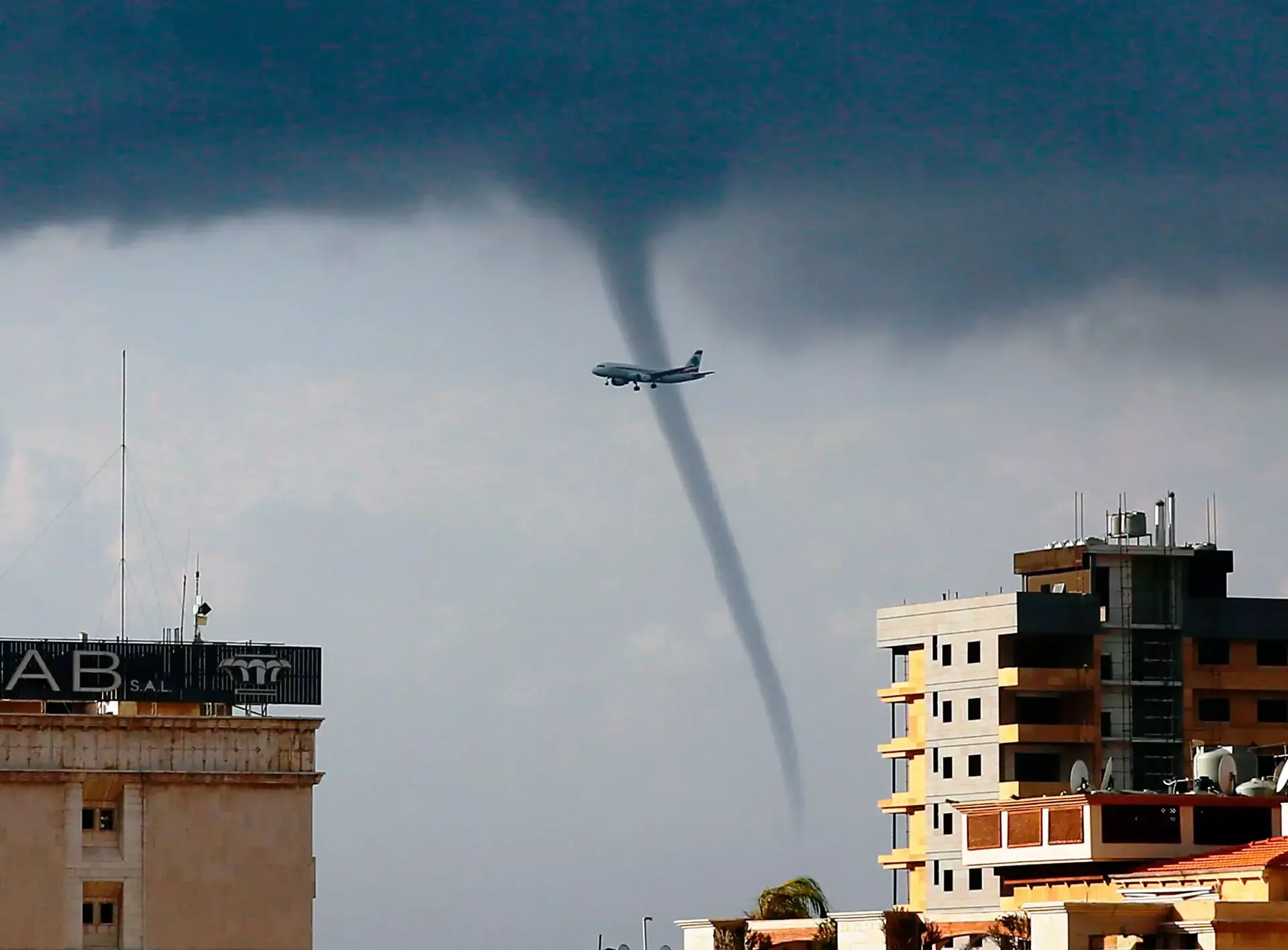 מסביב לעולם בדקה: שיגור "רקטת העתיד" בוטל במפתיע