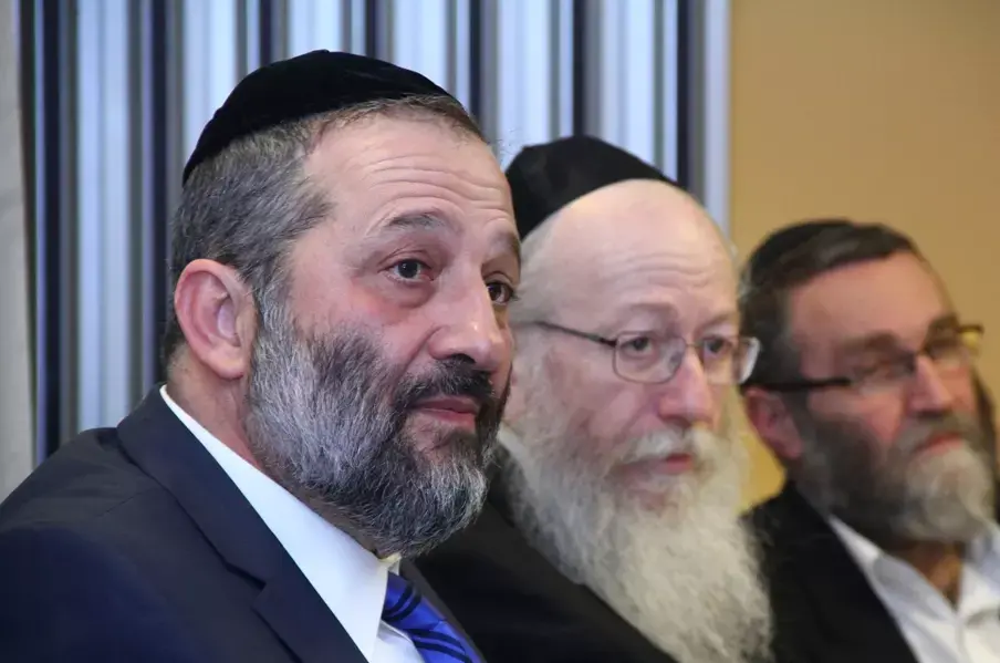 המפלגות הדתיות מרחיקות אותנו מהיהדות