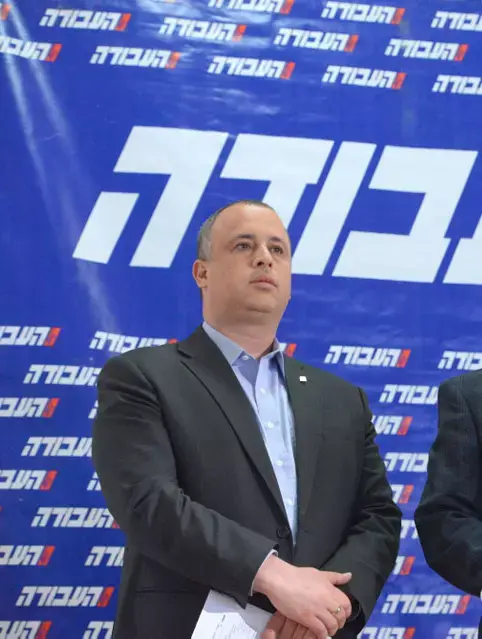 דובר מפלגת העבודה פוטר ללא אישור המזכ"ל - והוחזר לאחר מחאה