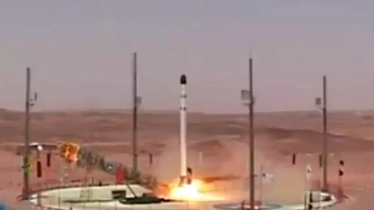 איראן: שיגרנו בהצלחה לחלל את הלוויין "פאג'ר"