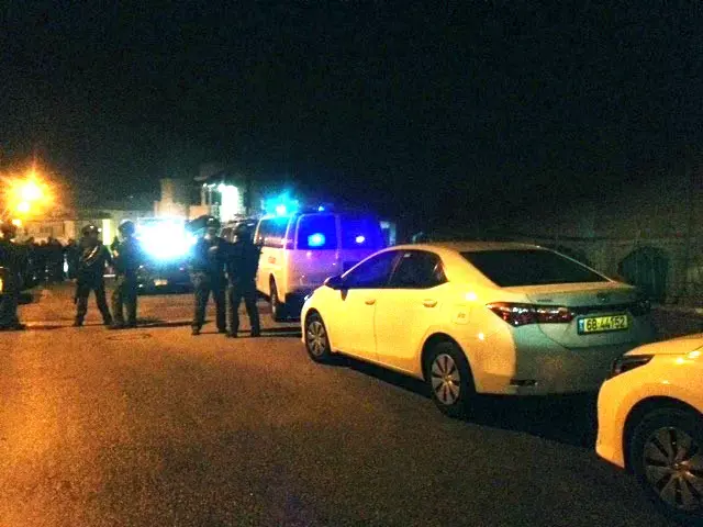 חשד לרצח כפול: בן 22 ובן 17 נורו למוות בשרון