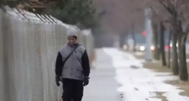 החדשות בדקה: הכירו את האיש שהולך בכל יום 33 ק"מ לעבודה