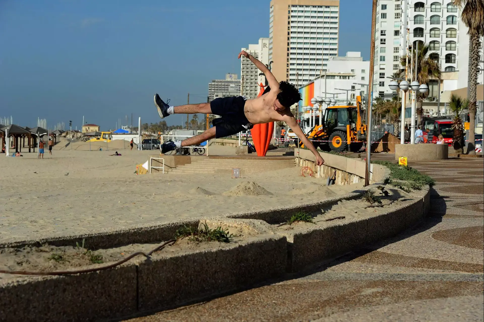 שרב בחורף: חם ויבש מהרגיל, 28 מעלות בתל אביב