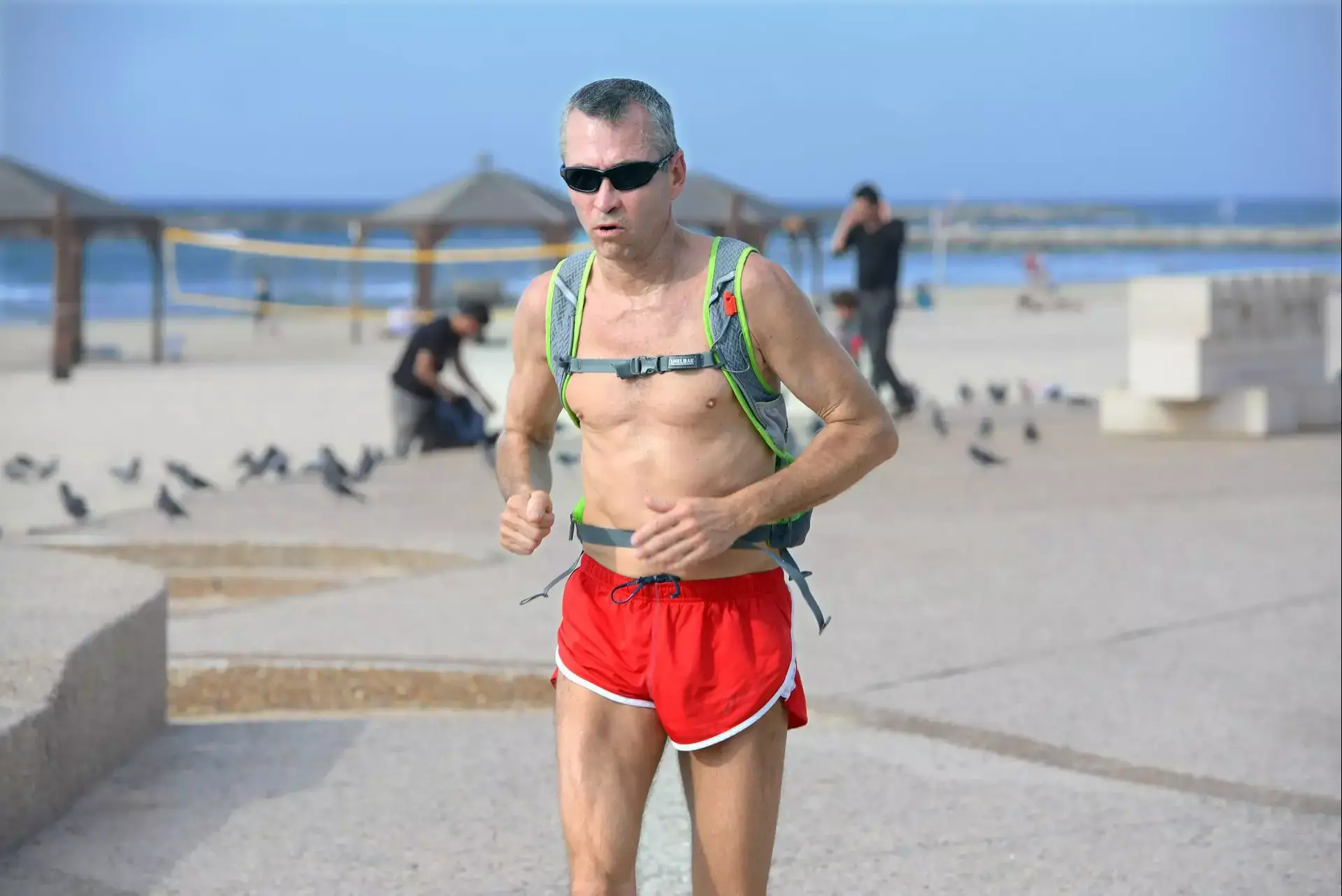 היתרון המפתיע של הליכה על חוף הים