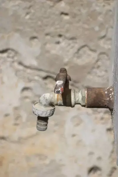 השר בן אליעזר מתנגד לעליית מחירי המים