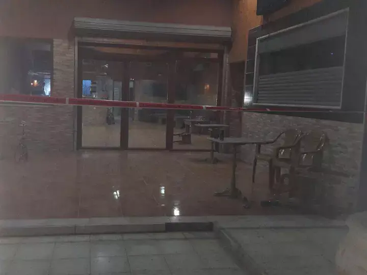 ירי לעבר בית קפה בתל שבע: אדם נהרג ושלושה נפצעו