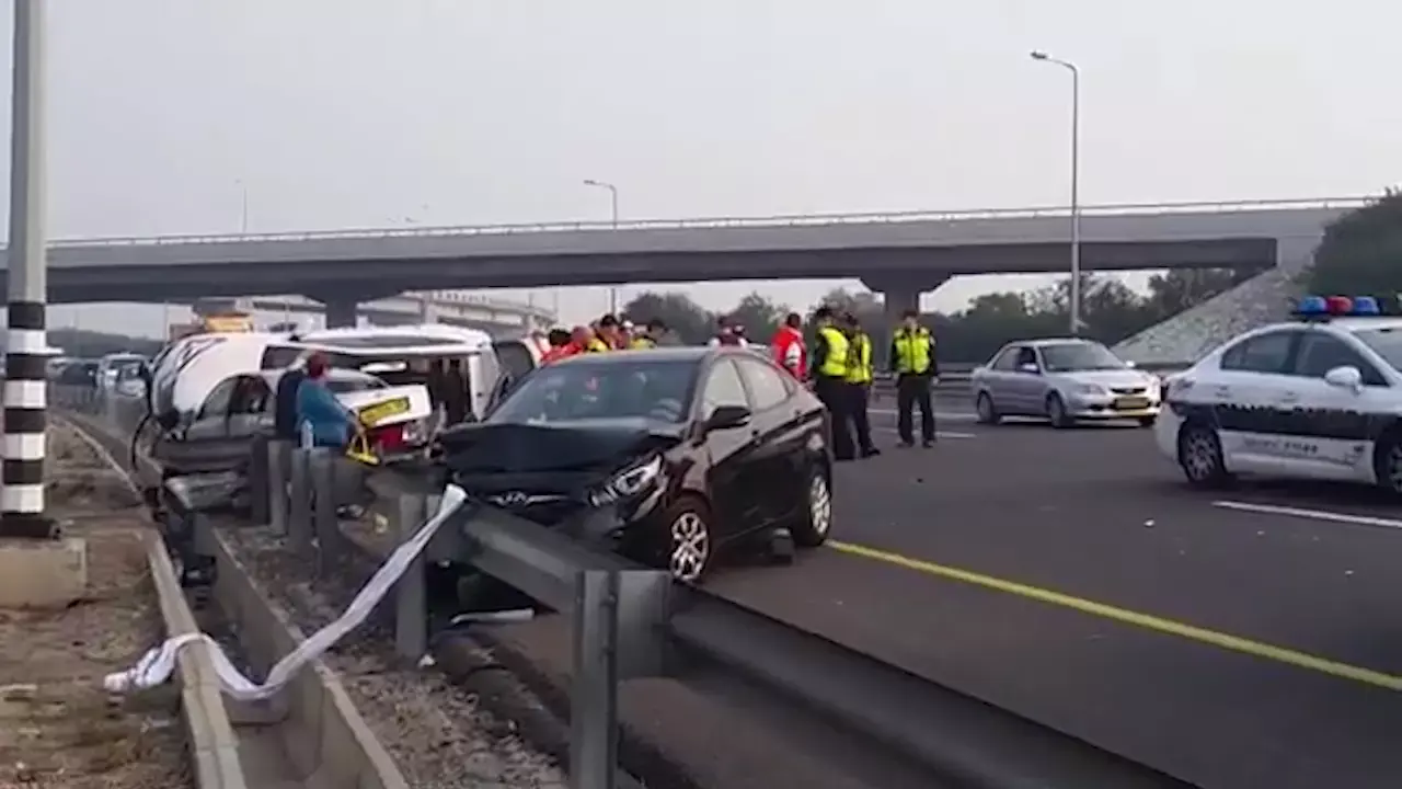 14 פצועים, בהם אנוש וקשה מאוד, בתאונת דרכים באזור נתב"ג