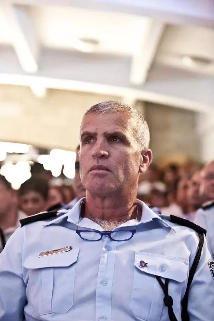 "הניצב הכניס ידו לכיס בישבני": דותן עומת עם עדות נגדו