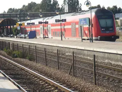 נכים עיכבו נסיעת רכבת במהלך הפגנה בתל אביב