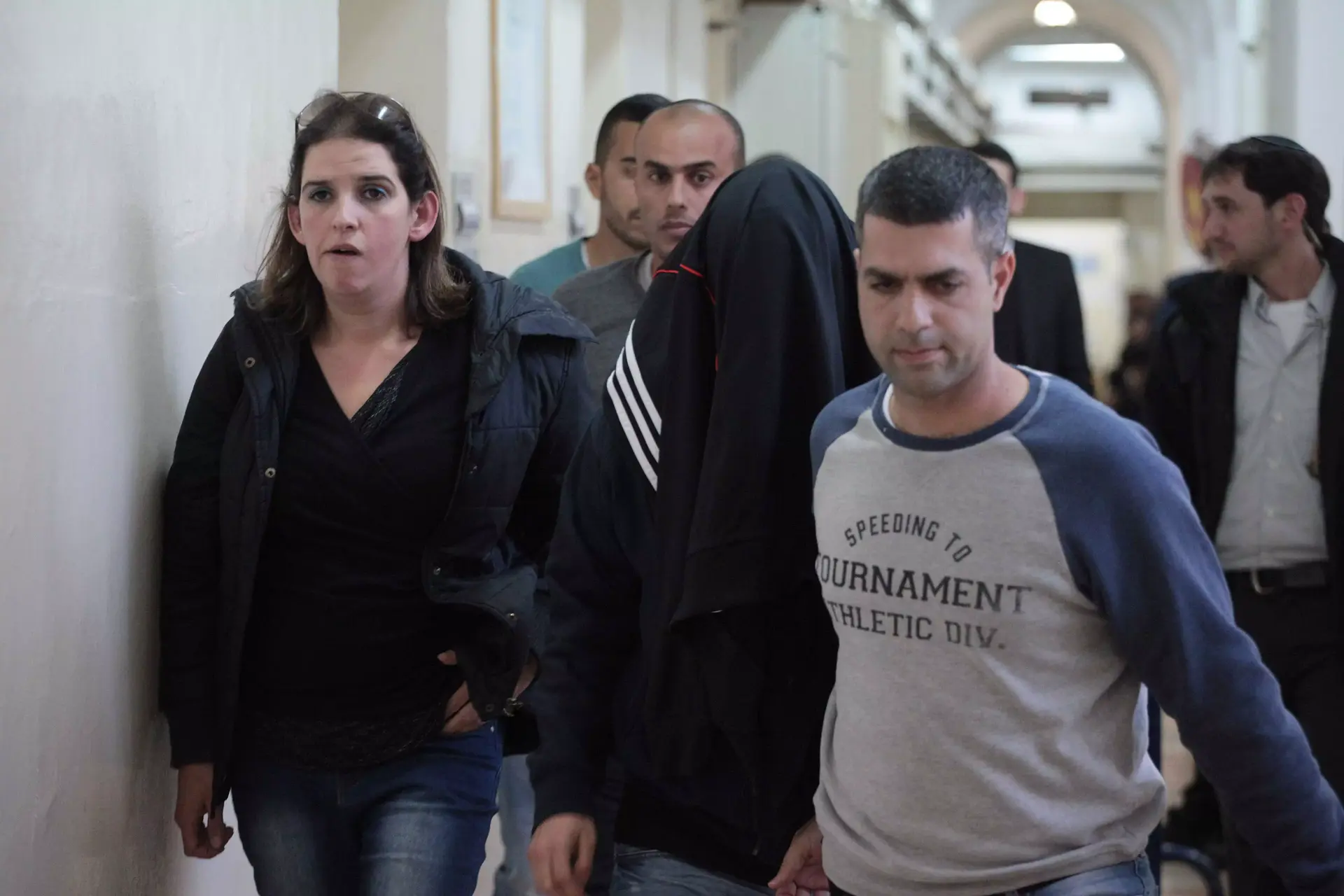 לאחר ששוחרר: השוטר החשוד בירי ברהט ספג איומים על חייו