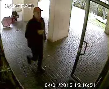 מצוד אחרי פדופיל: פורסמו תמונות חשוד בעבירות מין בילדות
