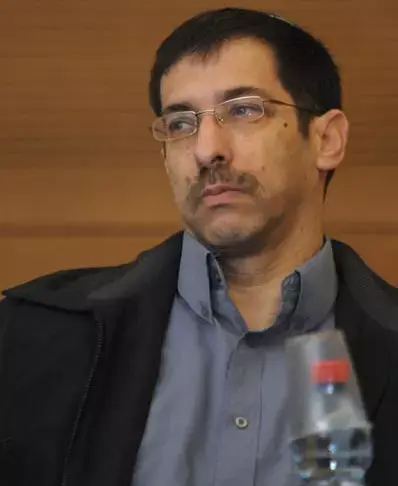 מהפכן וג'נטלמן, פרידה מאורי אורבך